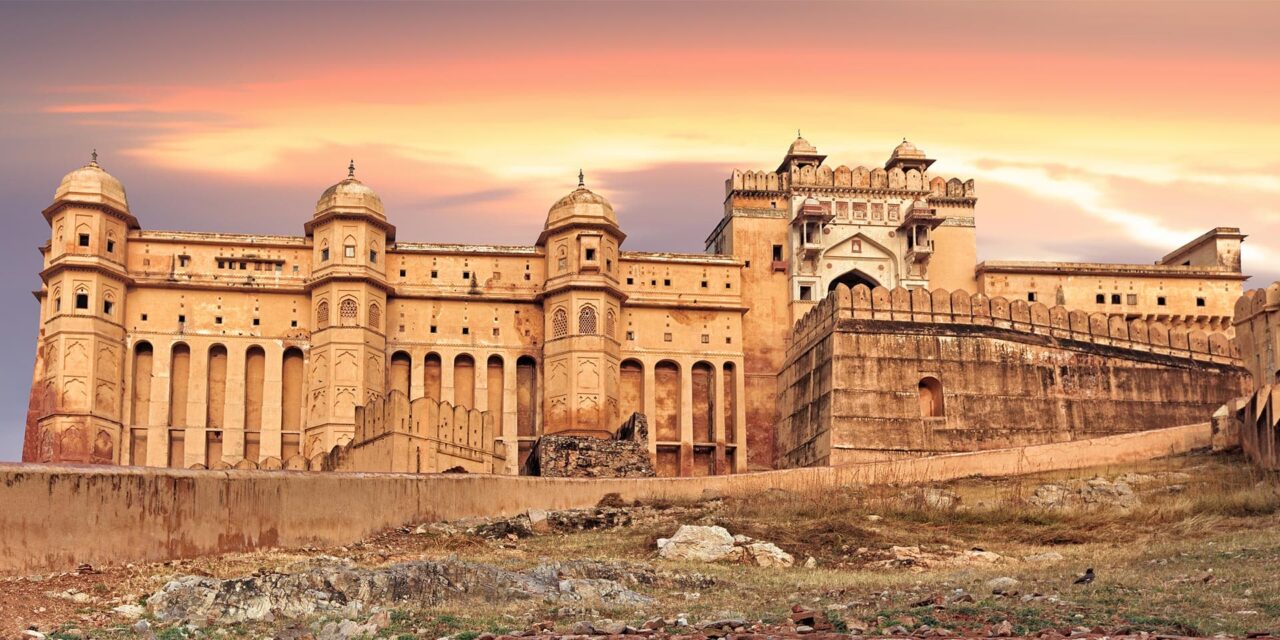 Amer Fort được biết đến với các yếu tố phong cách nghệ thuật Hindu Amer Fort được biết đến với các yếu tố phong cách nghệ thuật Hindu