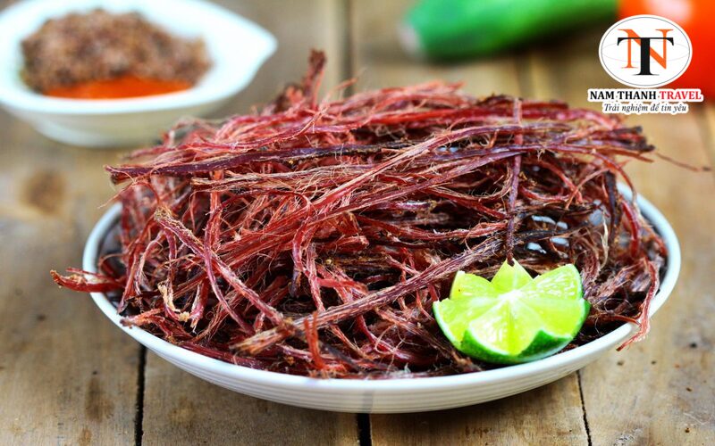 Thịt tr&acirc;u g&aacute;c bếp