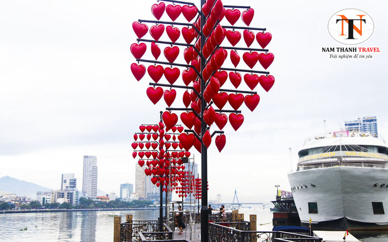 Cầu t&igrave;nh y&ecirc;u