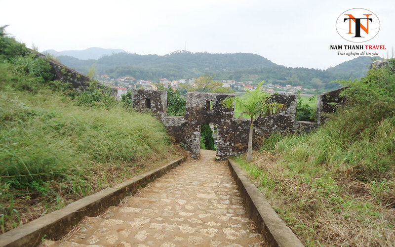 Th&agrave;nh nh&agrave; Mạc