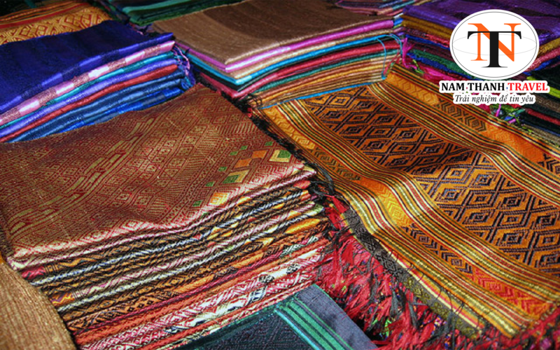 Quần áo bằng lụa thổ cẩm của Thái Lan Quần áo bằng lụa thổ cẩm của Thái Lan