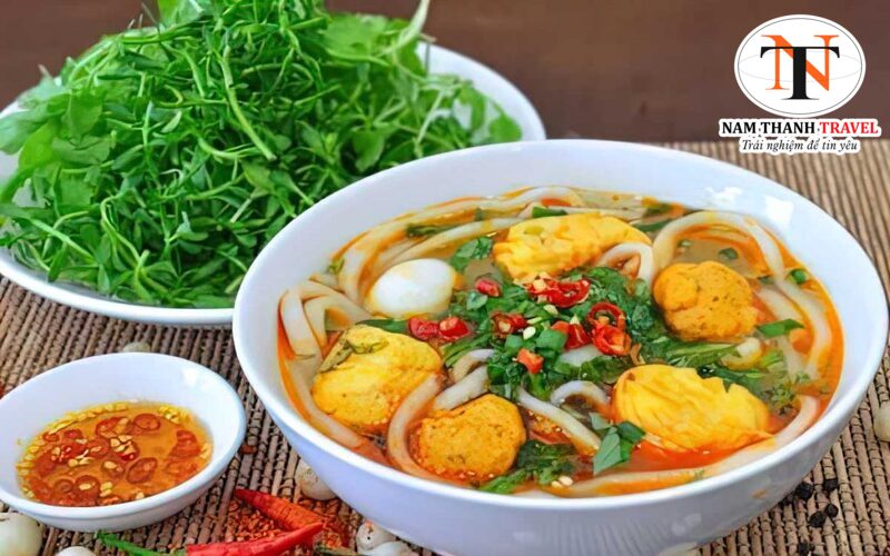 B&aacute;nh canh Hội An