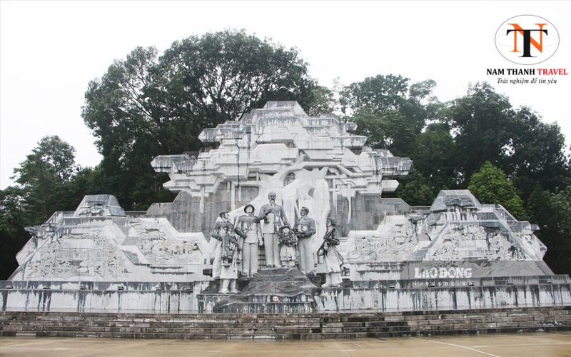 Quảng trường Nguyễn Tất Th&agrave;nh