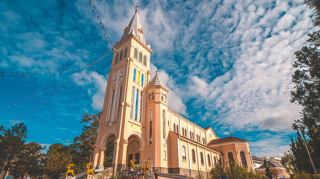 Nh&agrave; Thờ Con G&agrave; tại Đ&agrave; Lạt