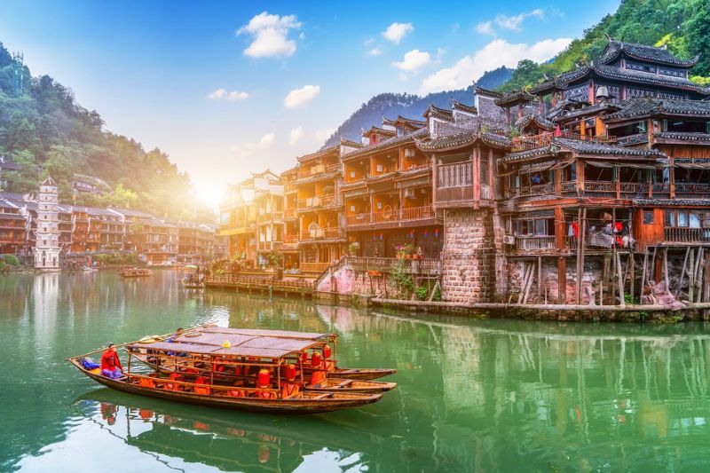 Giới thiệu chung về tour Trương Gia Giới - Phượng Ho&agrave;ng Cổ Trấn