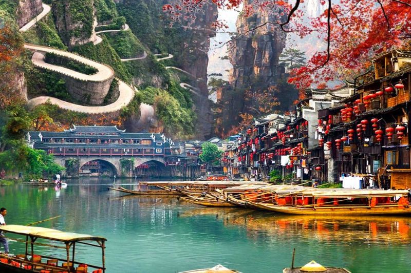 Những địa điểm tham quan nổi tiếng trong tour Trương Gia Giới - Phượng Ho&agrave;ng Cổ Trấn