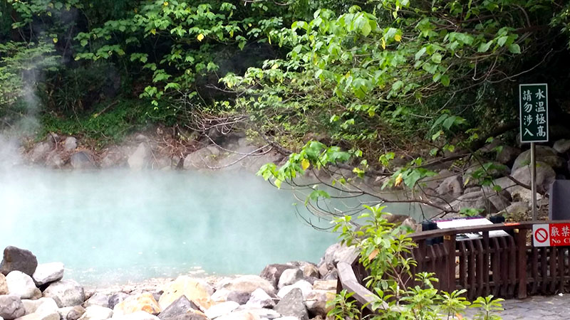 Trải nghiệm ng&acirc;m m&igrave;nh l&yacute; tưởng tại suối nước n&oacute;ng