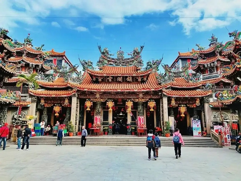 Chi&ecirc;m ngưỡng vẻ đẹp cổ k&iacute;nh tại đền Dajia Jenn Lann