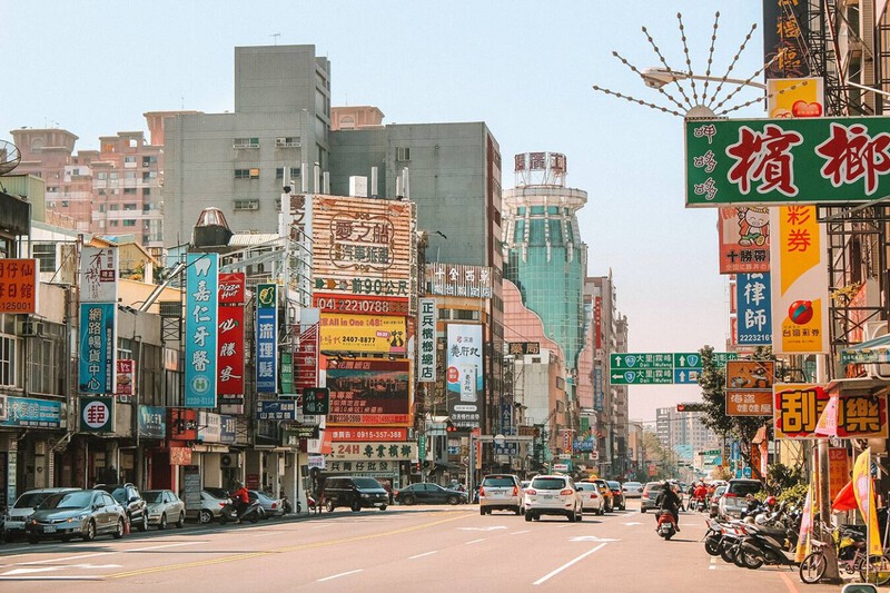 Kh&aacute;m ph&aacute; Đ&agrave;i Trung c&ugrave;ng Etrip4u với Tour du lịch trọn g&oacute;i