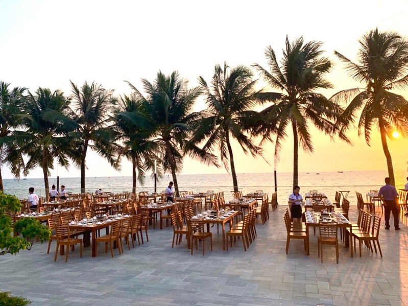 C&ograve;n g&igrave; tuyệt vời hơn những bữa ăn được đ&oacute;n dưới &aacute;nh ho&agrave;ng h&ocirc;n