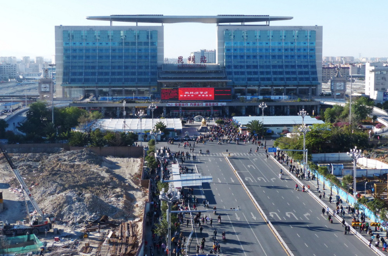 Di chuyển sang C&ocirc;n Minh bằng đường bộ l&agrave; lựa chọn phổ biến