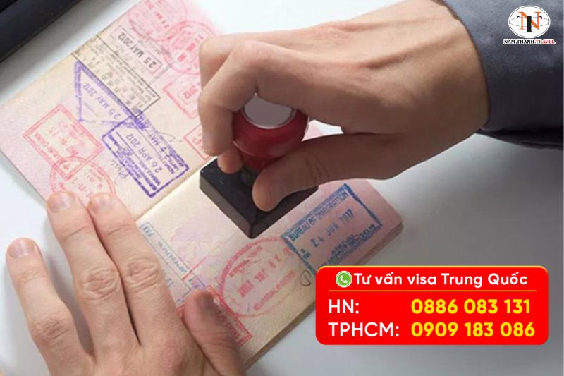 N&ecirc;n l&agrave;m visa Trung Quốc tự t&uacute;c hay dịch vụ?