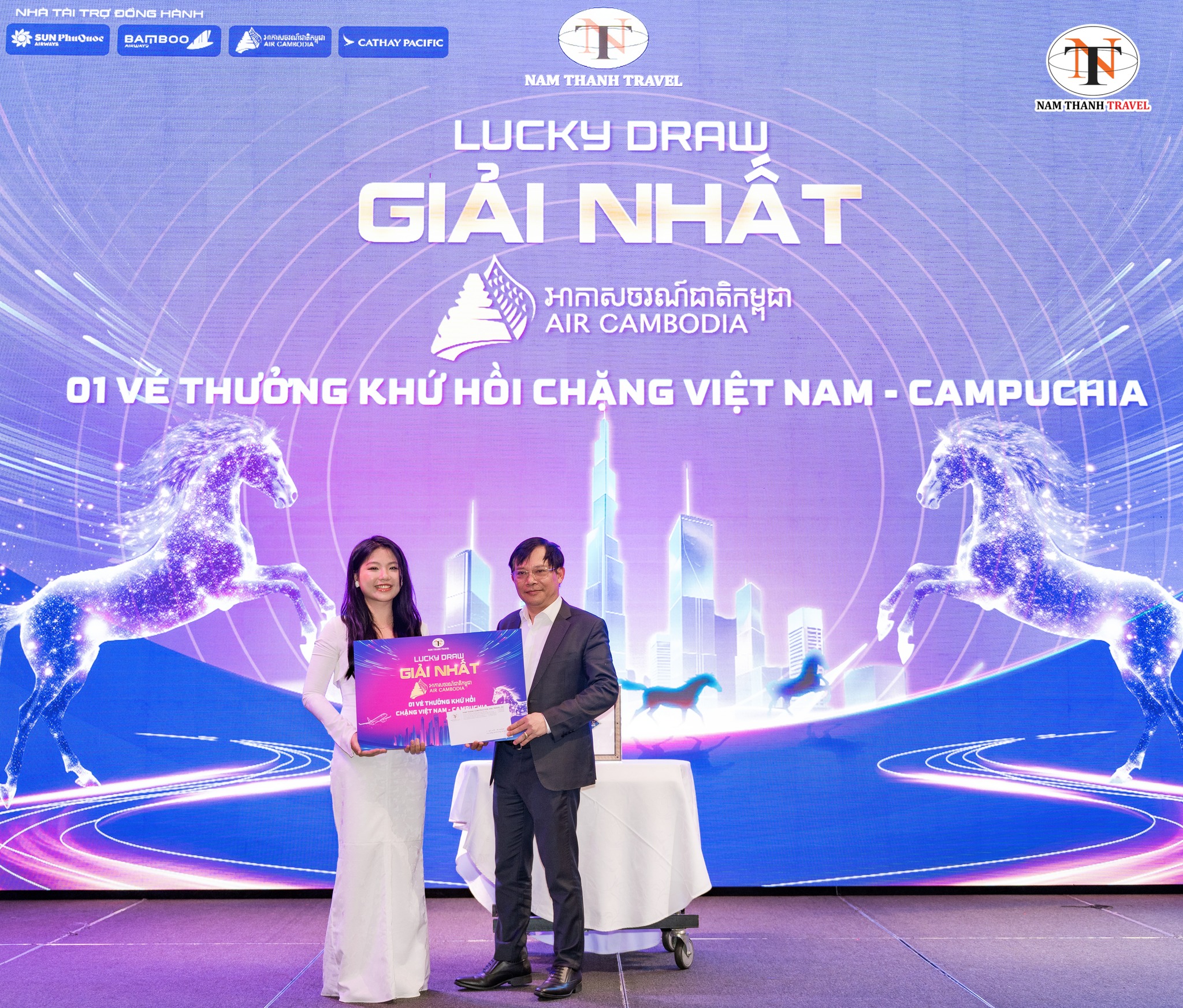 Nh&agrave; t&agrave;i trợ v&agrave;ng Air Cambodia